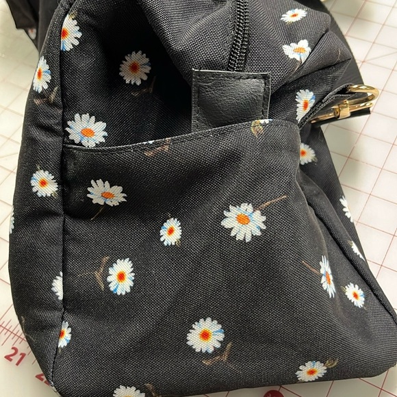 ALICE+OLIVIA Daisy Print Weekender Adjustable Strap Top Zip w Handle Duffle Bag - Picture 13 of 16
